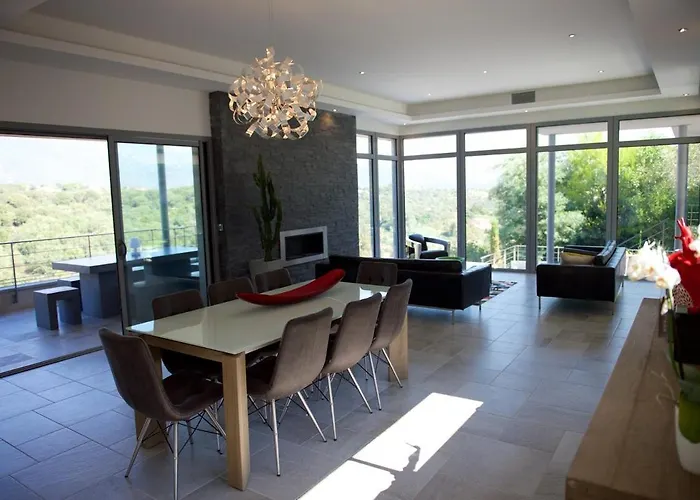 Magnifique Avec Piscine Chauffee, Vue Et Montage *