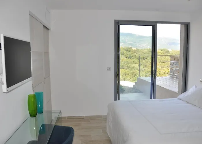 Villa Magnifique Avec Piscine Chauffee, Vue Et Montage