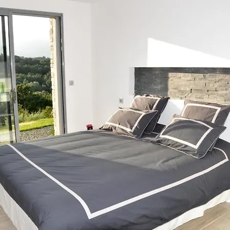 Magnifique Avec Piscine Chauffee, Vue Et Montage