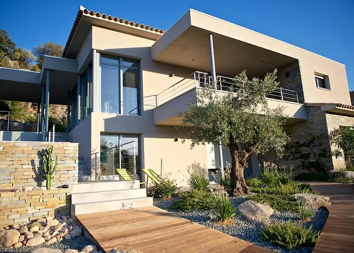 Magnifique Avec Piscine Chauffee, Vue Et Montage