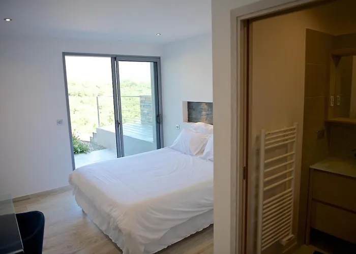 Magnifique Avec Piscine Chauffée, Vue Et Montage