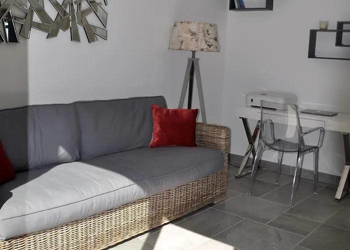 Magnifique Avec Piscine Chauffee, Vue Et Montage Vila