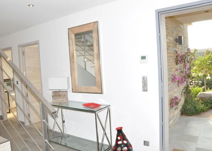 Villa Magnifique Avec Piscine Chauffée, Vue Et Montage