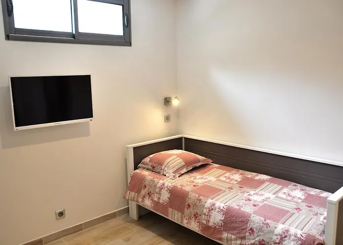 Magnifique Avec Piscine Chauffée, Vue Et Montage