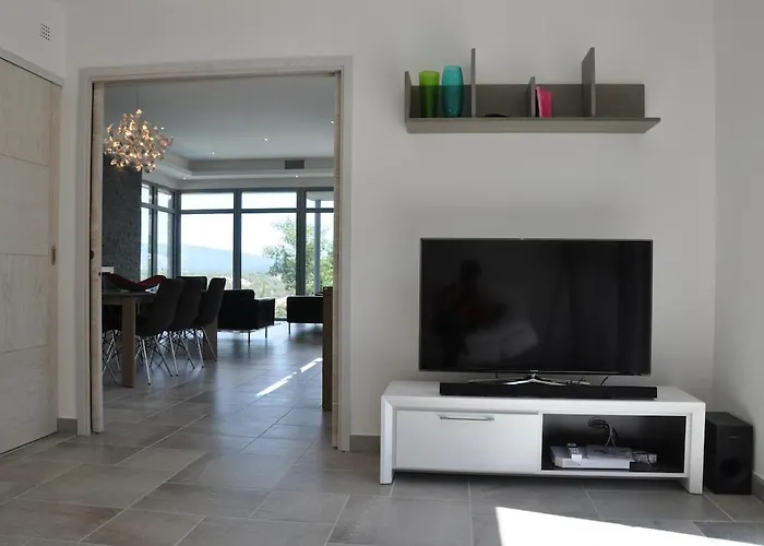 Magnifique Avec Piscine Chauffée, Vue Et Montage Villa *